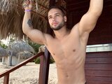 SandroGrey shows nude camshow